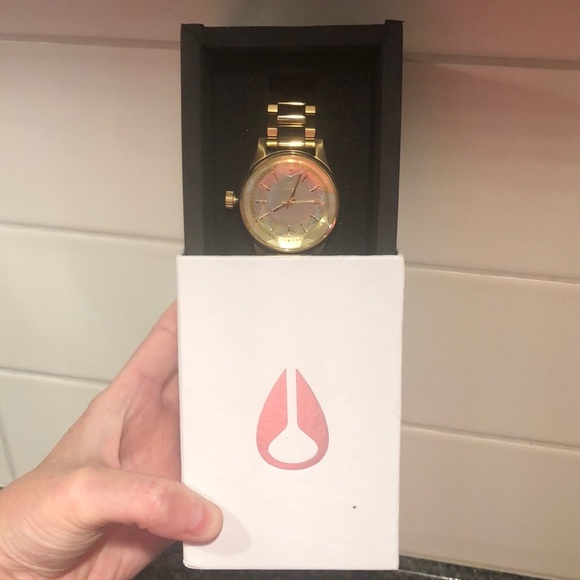 Nixon Women’s Facet Gold Watch - Picture 6 of 7